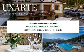 Uxarte -Alojamiento, restaurante y piscinas