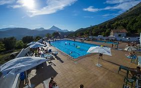 Uxarte -Alojamiento, restaurante y piscinas